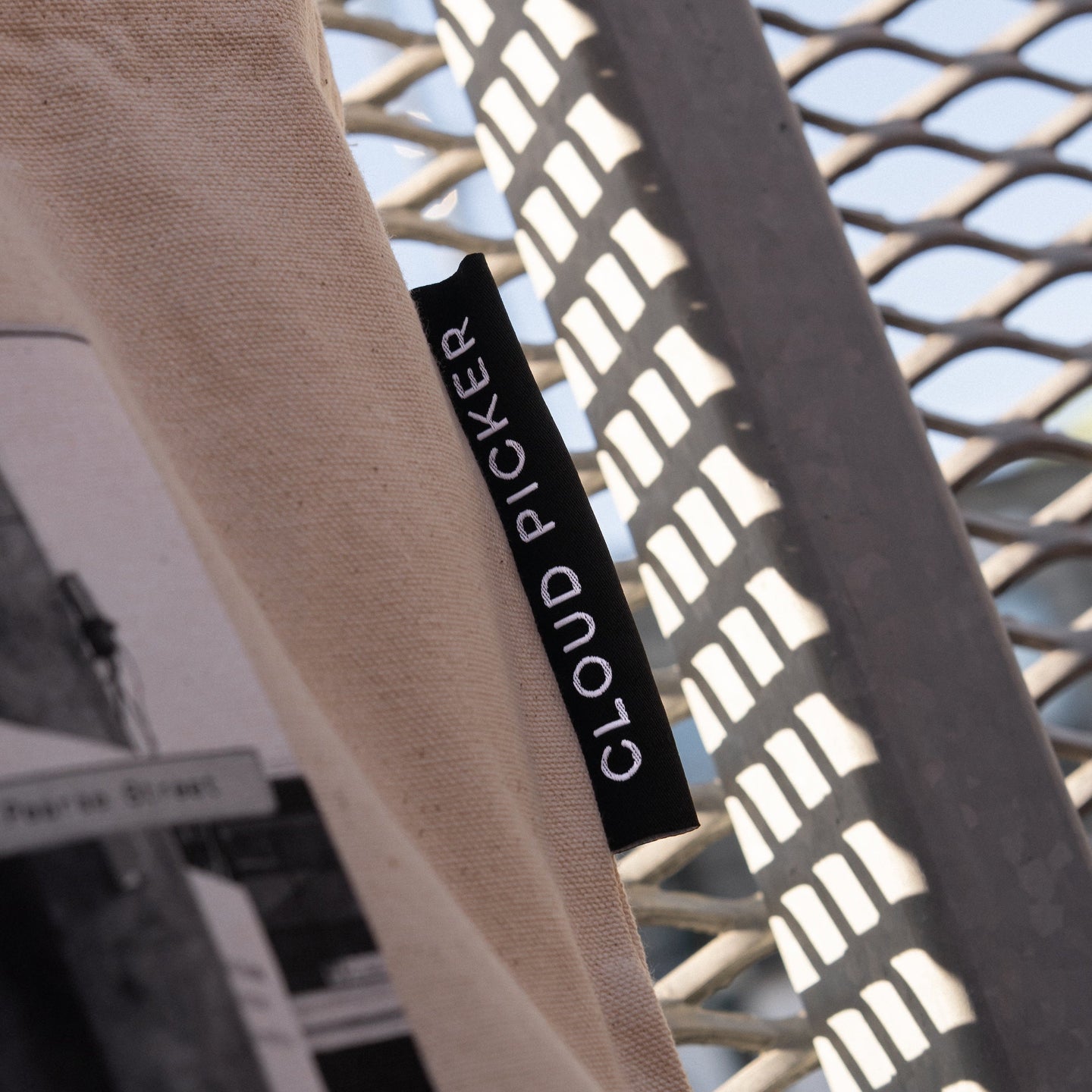 The Shoulder Tote