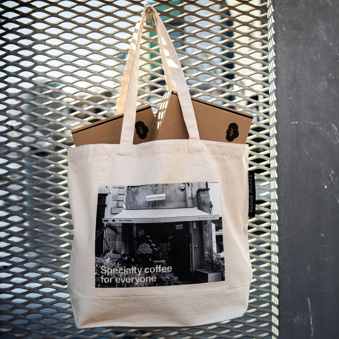 The Shoulder Tote