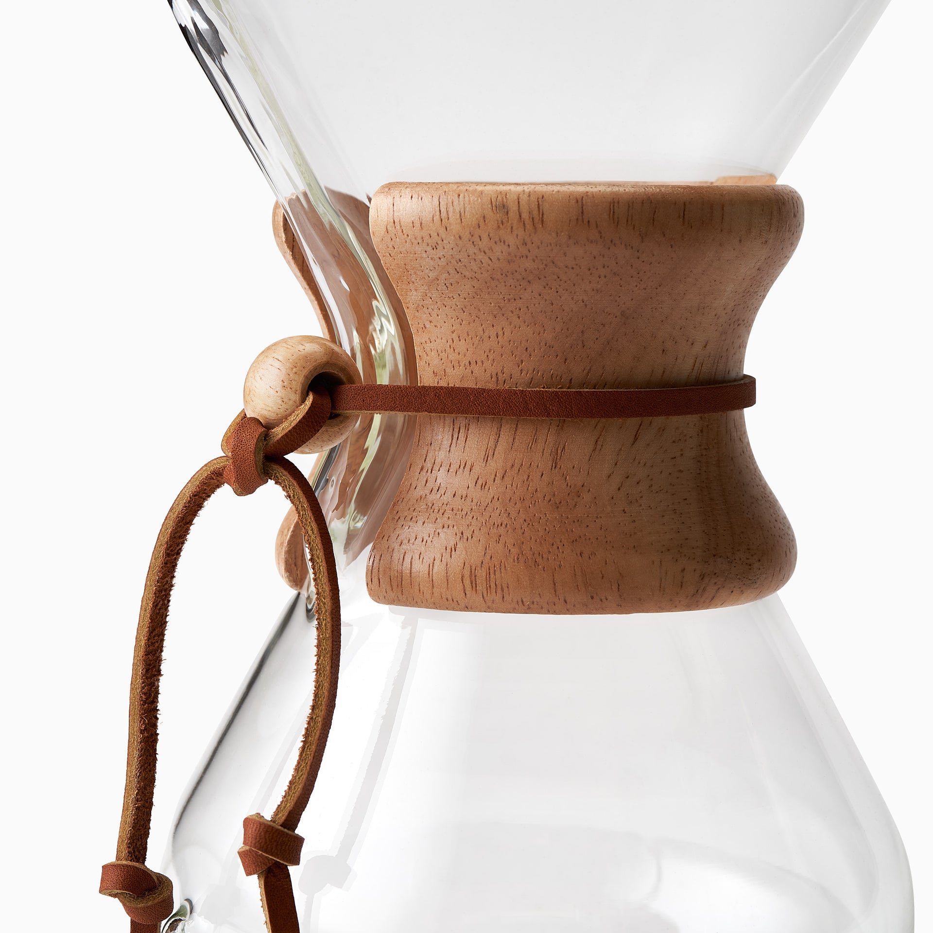 Cloud Picker Coffee Chemex Classic Woodneck 6-8 cup coffee brewer with glass carafe and wooden handle, ready for brewing.